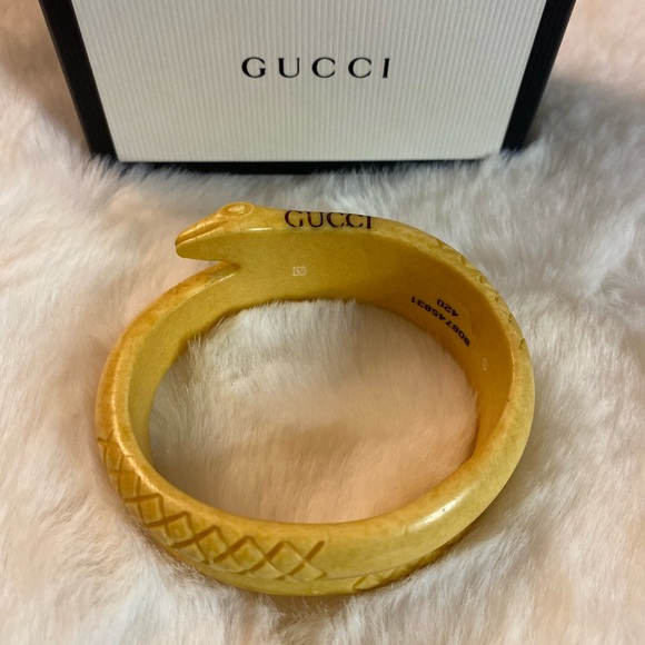 New Gucci Women Ivory Resin Snake Engraved Bracelet Bangle S - Picture 2 of 5